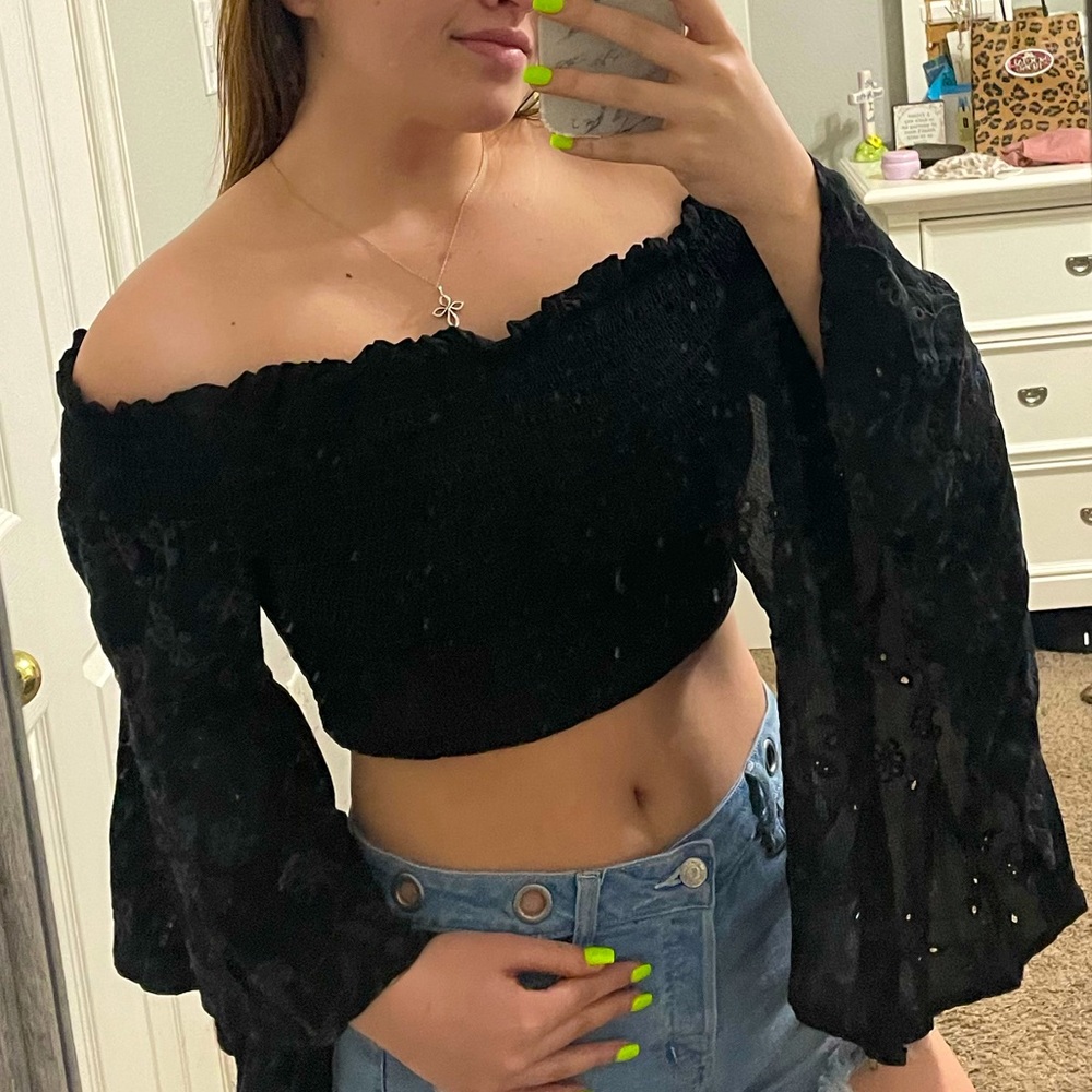 Black pleated tube top with loose sleeves